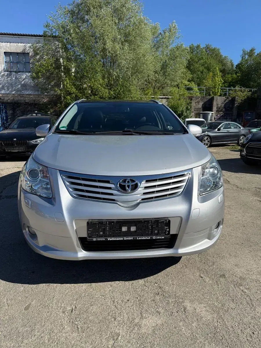 Gebraucht Toyota Avensis Executive 150 PS (110 kW) 2008 Silber Kombi