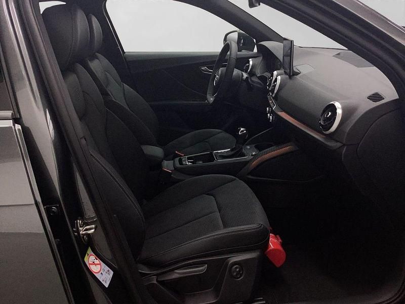 Neu Audi Q2 S-Line 150 PS (110 kW) 2025 Grau SUV