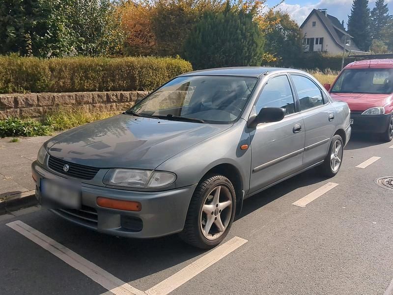 Grau Gebraucht 1994 Mazda 323S Limousine | 2.500 € - Bild 1/4