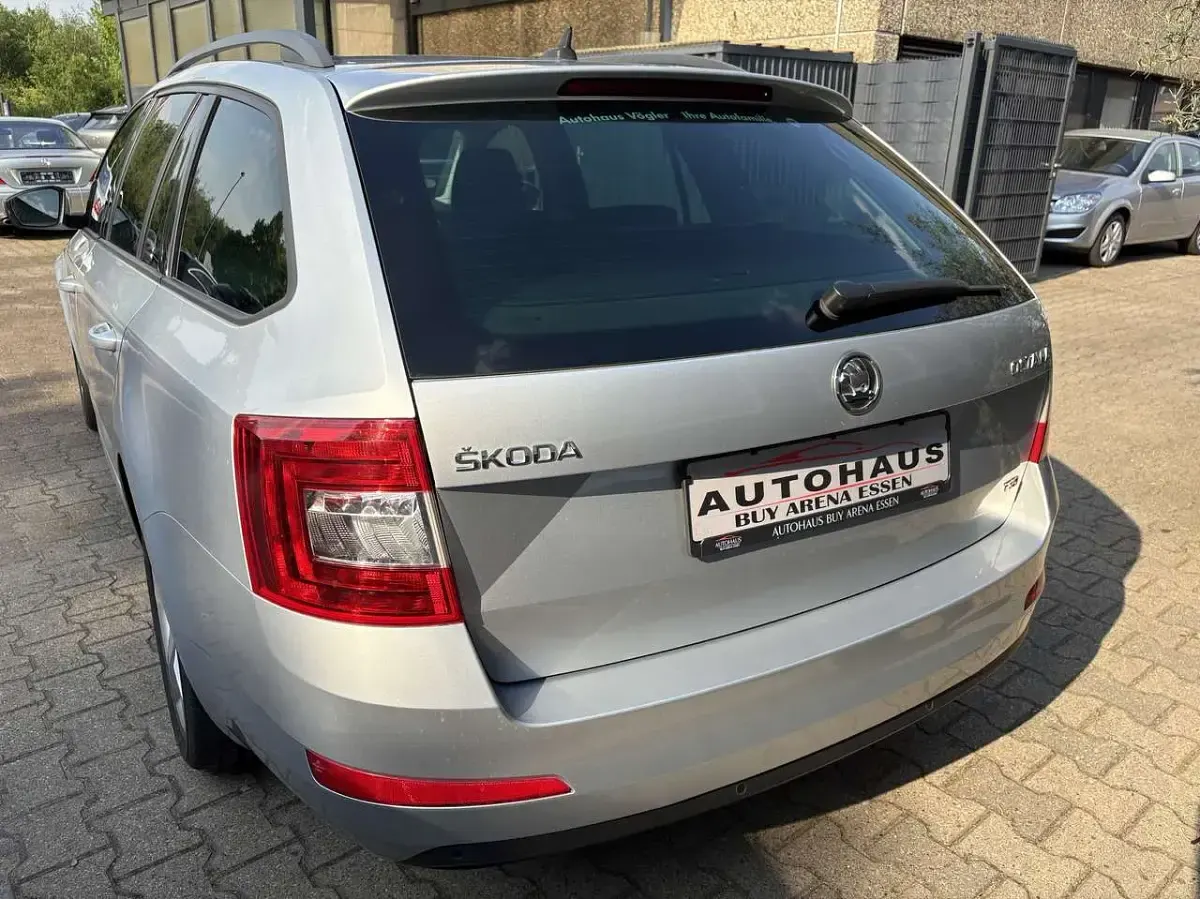 Gebraucht Skoda Octavia Ambition 179 PS (131 kW) 2013 Brilliantsilber metallic Kombi