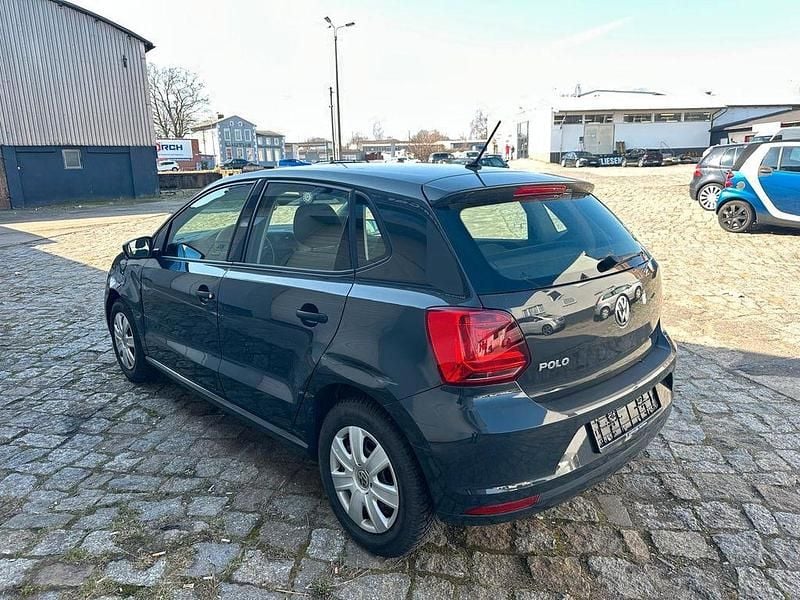 Gebraucht VW Polo Trendline 60 PS (44 kW) 2016 Grau Limousine