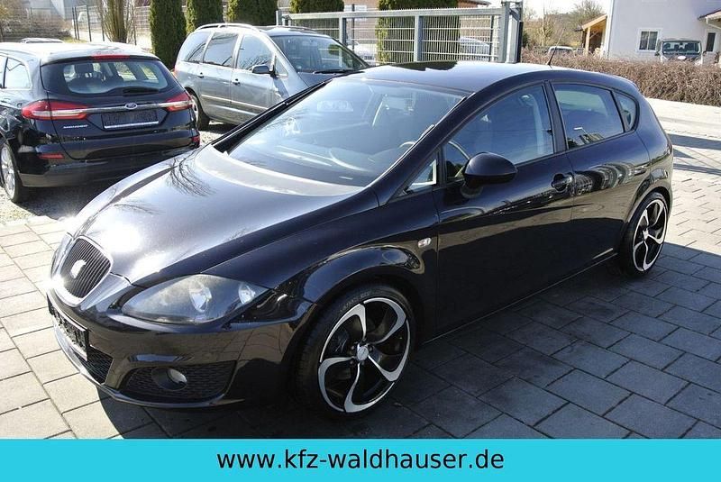 Second-hand Seat Leon Reference 125 CP (91 kW) 2010 Negru Hatchback