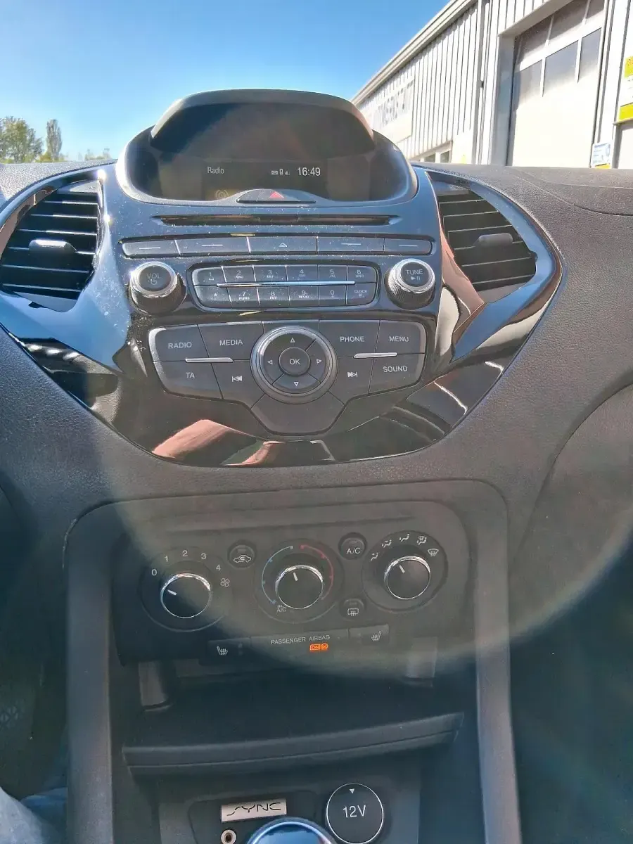 Second-hand Ford Ka Plus 85 CP (62 kW) 2017 Negru Hatchback