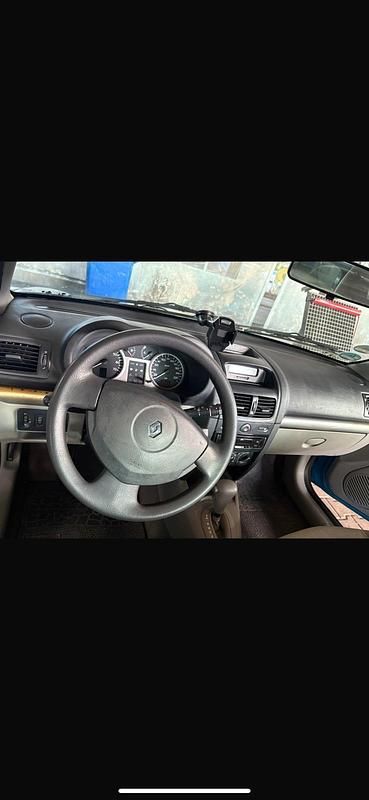 Blau Gebraucht 2001 Renault Clio II Kleinwagen | 950 € (Guter Preis) - Bild 1/4