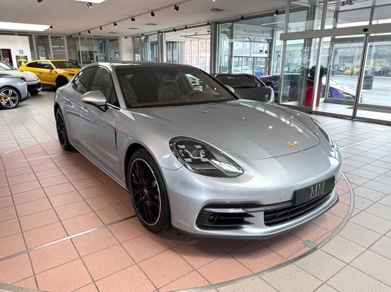 Silber dolomitsilber metallic Gebraucht 2019 Porsche Panamera 4S Limousine | 77.900 € (Superpreis) - Bild 1/4