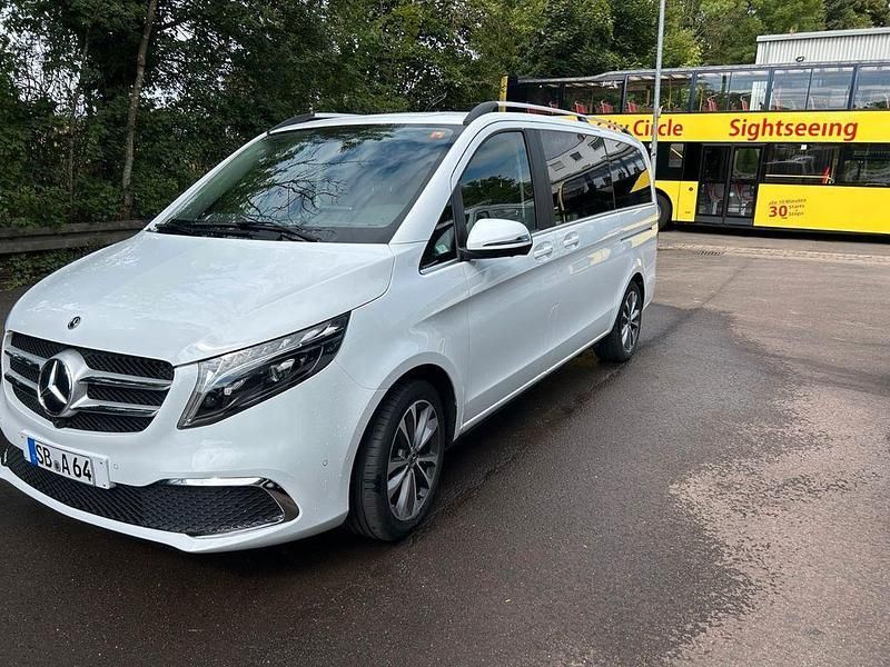 Weiß Gebraucht 2023 Mercedes V300 Avantgarde Van / Kleinbus | 59.900 € (Superpreis) - Bild 1/4