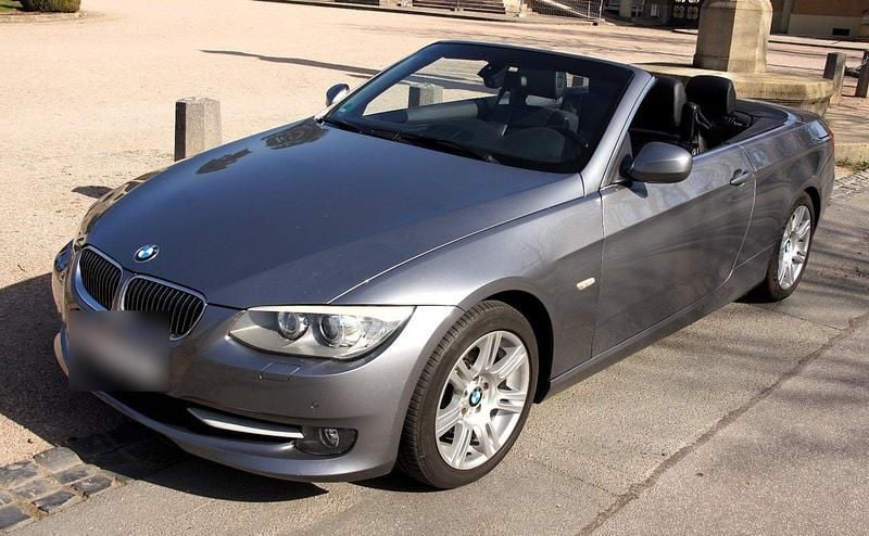 Gebraucht BMW 325 Cabriolet 218 PS (160 kW) 2010 Grau Cabrio