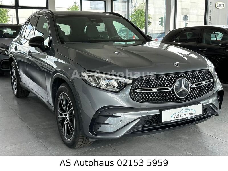 Grau Gebraucht 2023 Mercedes GLC300 AMG SUV | 54.450 € (Fairer Preis) - Bild 1/4