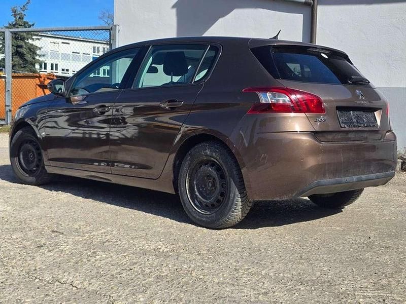 Gebraucht Peugeot 308 Active 125 PS (91 kW) 2014 Lackierung rich oak Kleinwagen