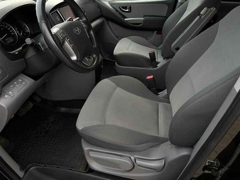 Gebraucht Hyundai H-1 170 PS (125 kW) 2017 Braun Van / Kleinbus