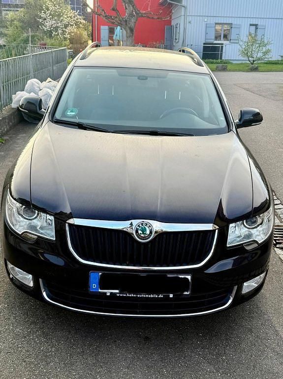Usado Skoda Superb Exclusive 143 HP (105 kW) 2013 Preto Carrinha