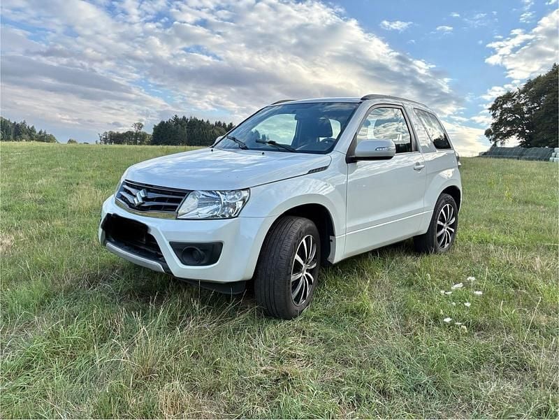 Weiß Gebraucht 2014 Suzuki Grand Vitara SUV | 8.700 € (Fairer Preis) - Bild 1/4
