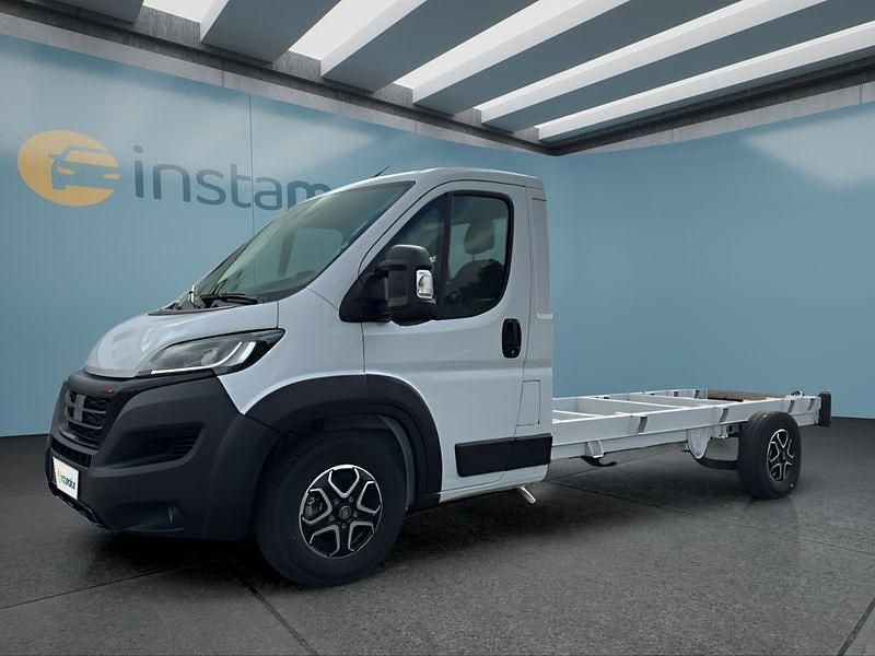 Weiß Gebraucht 2023 Fiat Ducato Van | 39.949 € (Teuer) - Bild 1/4