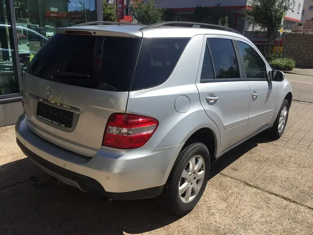Gebraucht Mercedes ML320 224 PS (164 kW) 2007 Silber SUV