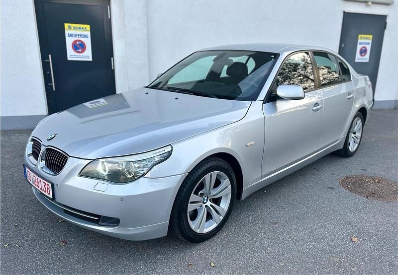 Silber Gebraucht 2009 BMW 525 Shadowline Limousine | 7.500 € (Guter Preis) - Bild 1/4