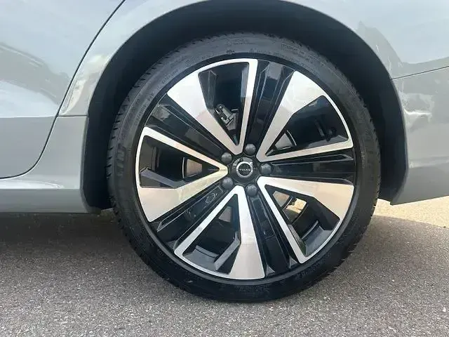 Gebraucht Volvo V60 Core 197 PS (144 kW) 2025 Grau Kombi