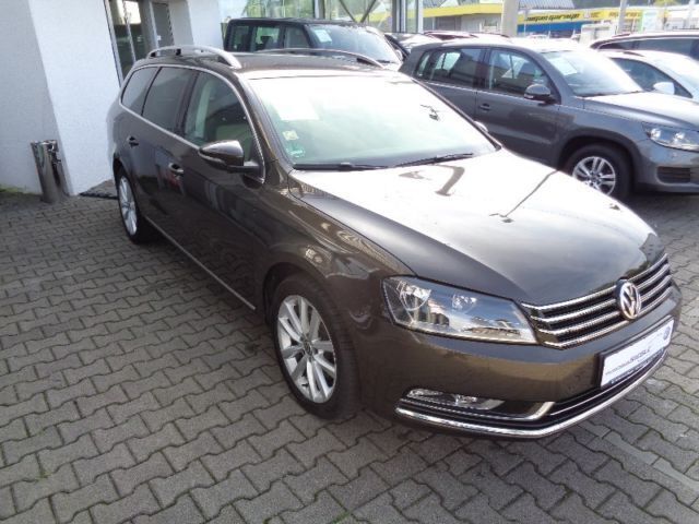 Gebraucht VW Passat Highline 140 PS (102 kW) 2012 Schwarz metallic Kombi