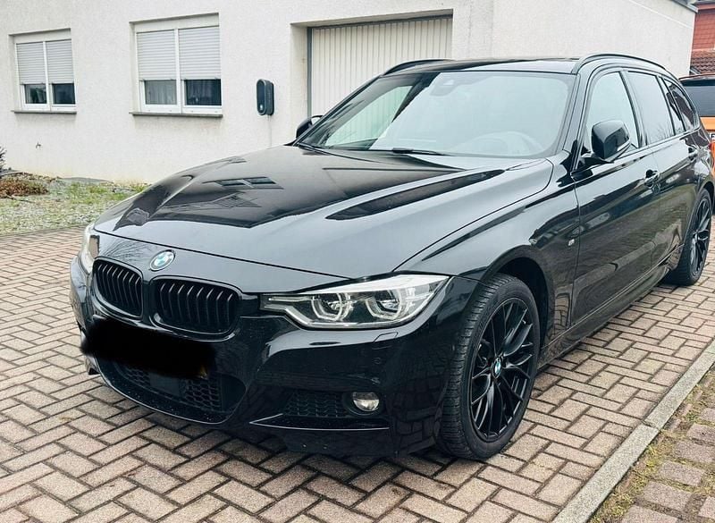 Schwarz Gebraucht 2018 BMW 335 M Sport Kombi | 16.290 € - Bild 1/4