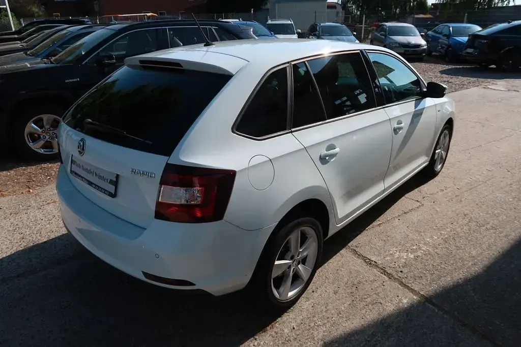 Gebraucht Skoda Rapid Clever 95 PS (69 kW) 2018 Bila laser/laser white Kleinwagen