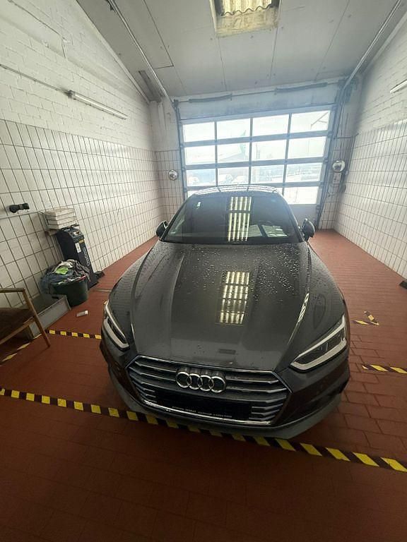 Grau Gebraucht 2019 Audi A5 Sportback Sport Kleinwagen | 25.150 € (Fairer Preis) - Bild 1/4