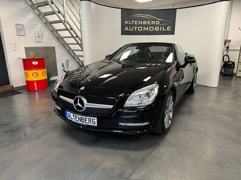 Schwarz Gebraucht 2012 Mercedes SLK200 Cabrio | 17.990 € (Fairer Preis) - Bild 1/4