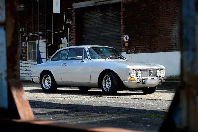 Gebraucht Alfa Romeo 2000 131 PS (96 kW) 1975 Silber Coupé