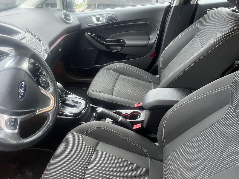 Gebraucht Ford Fiesta Titanium 101 PS (74 kW) 2016 Grau Limousine