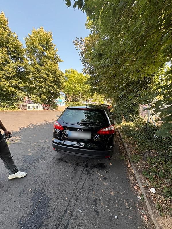 Gebraucht Ford Focus 85 PS (62 kW) 2014 Schwarz Kombi