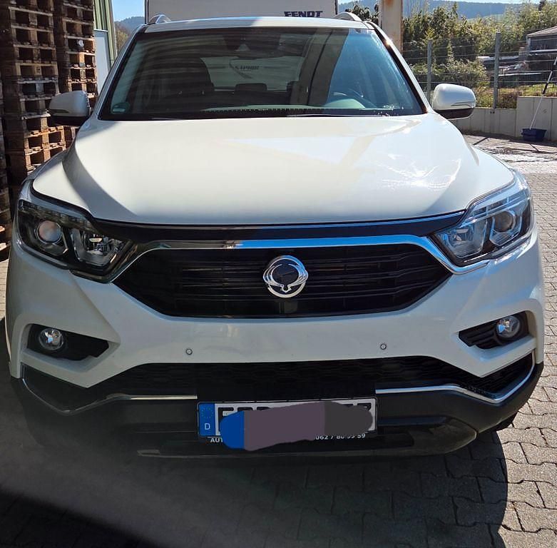 Weiß Gebraucht 2018 Ssangyong Rexton Quartz SUV | 19.999 € (Guter Preis) - Bild 1/4