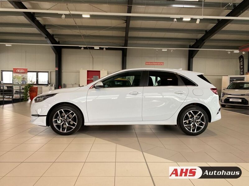 Neu Kia Ceed 140 PS (102 kW) 2025 (wd) casa white s Kleinwagen