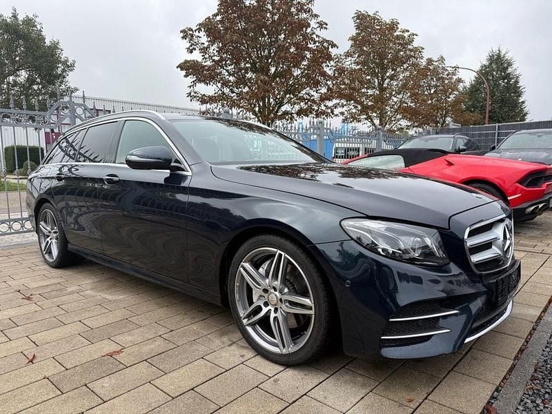 Blau Gebraucht 2019 Mercedes E200 AMG Limousine | 22.500 € (Superpreis) - Bild 1/4