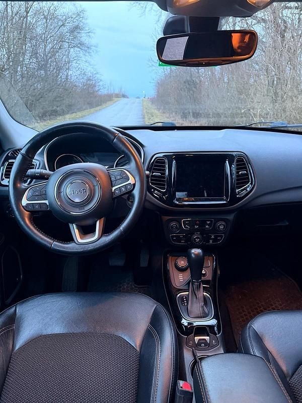Gebraucht Jeep Compass Limited 170 PS (125 kW) 2017 Andere farben SUV