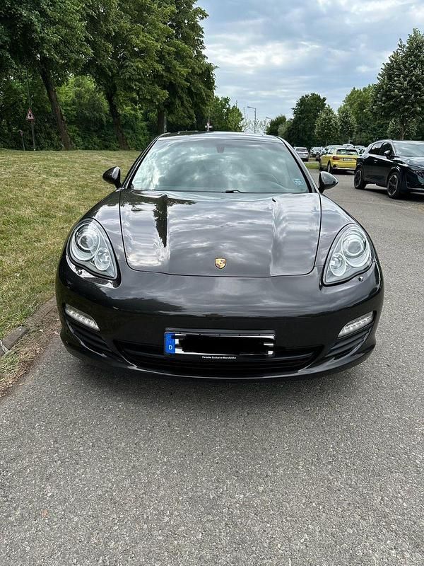 Grau Gebraucht 2012 Porsche Panamera Limousine | 28.500 € (Fairer Preis) - Bild 1/4