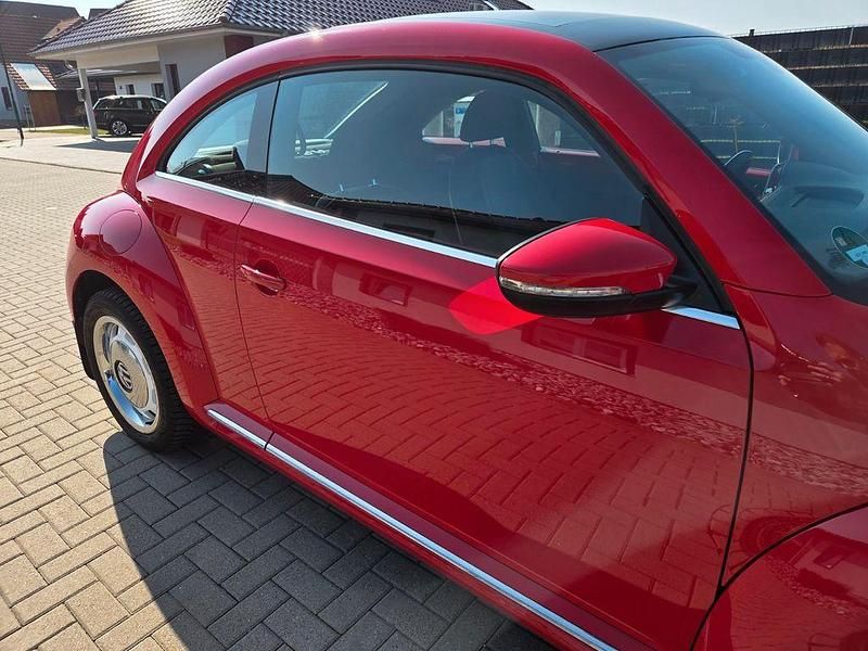 Gebraucht VW Beetle Design 105 PS (77 kW) 2012 Rot Kleinwagen