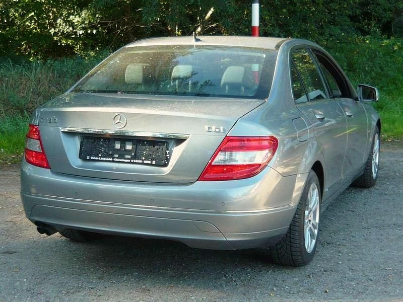 Gebraucht Mercedes C180 156 PS (114 kW) 2011 Palladiumsilber Limousine