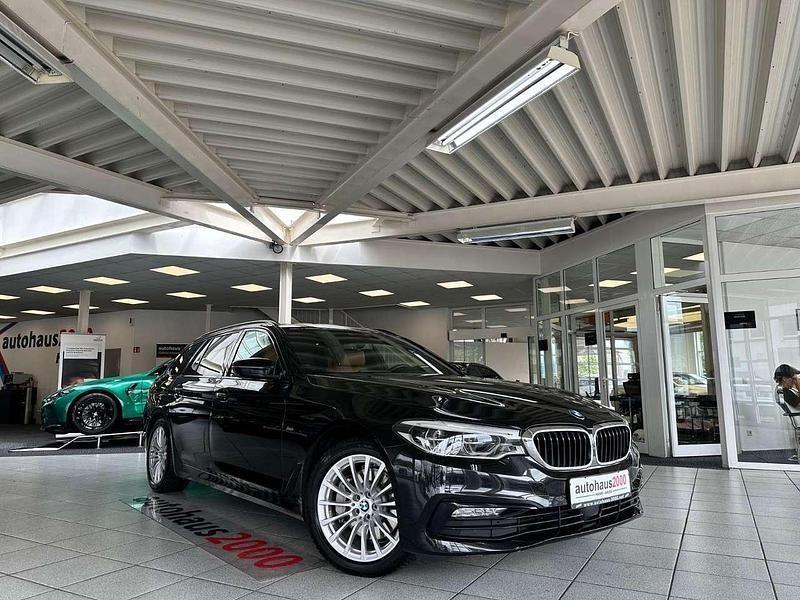 Saphirschwarz Gebraucht 2018 BMW 530 Sport Line Kombi | 26.950 € (Guter Preis) - Bild 1/4