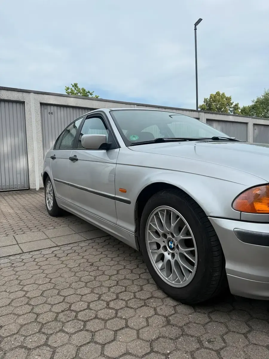 Gebraucht BMW 316 116 PS (85 kW) 2002 Silber Limousine