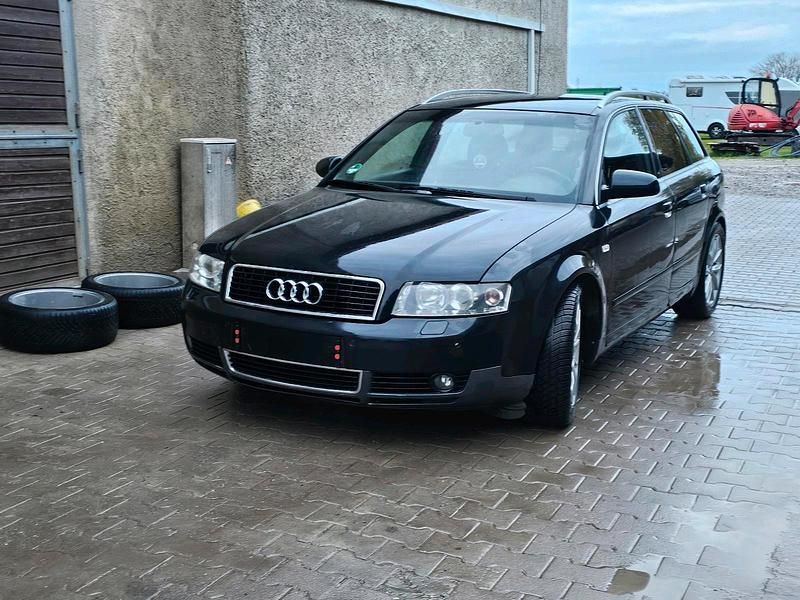 Schwarz Gebraucht 2002 Audi A4 Kombi | 1.000 € (Superpreis) - Bild 1/4
