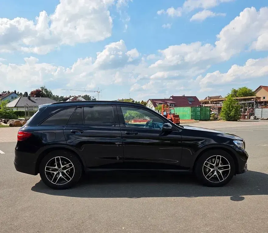 Gebraucht Mercedes GLC350 AMG line 258 PS (189 kW) 2018 Schwarz SUV