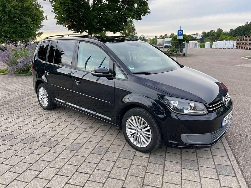 Grau Gebraucht 2011 VW Touran Van / Kleinbus | 6.900 € (Fairer Preis) - Bild 1/4