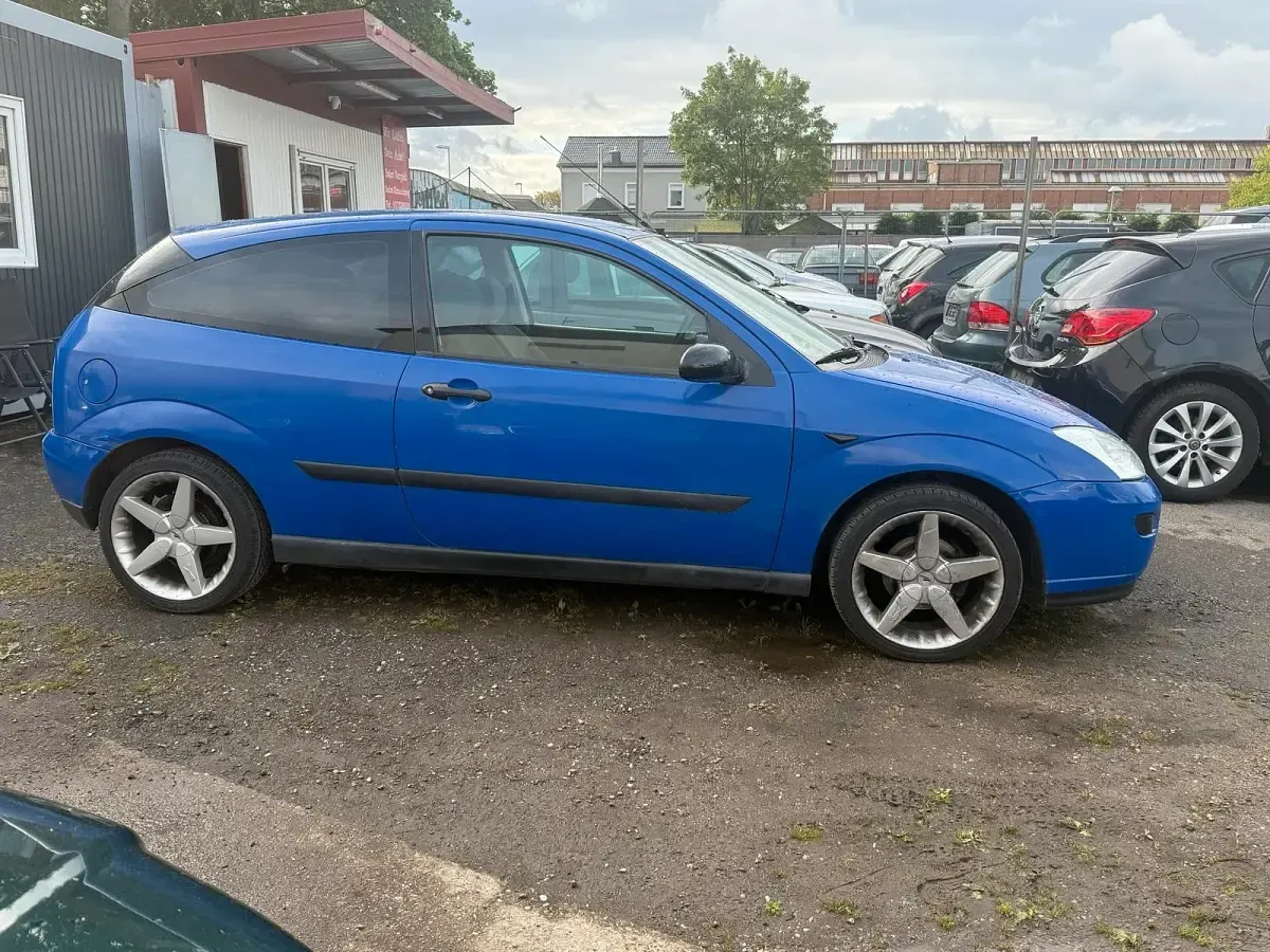Usata Ford Fiesta 100 CV (73 kW) 2002 Blu Utilitaria