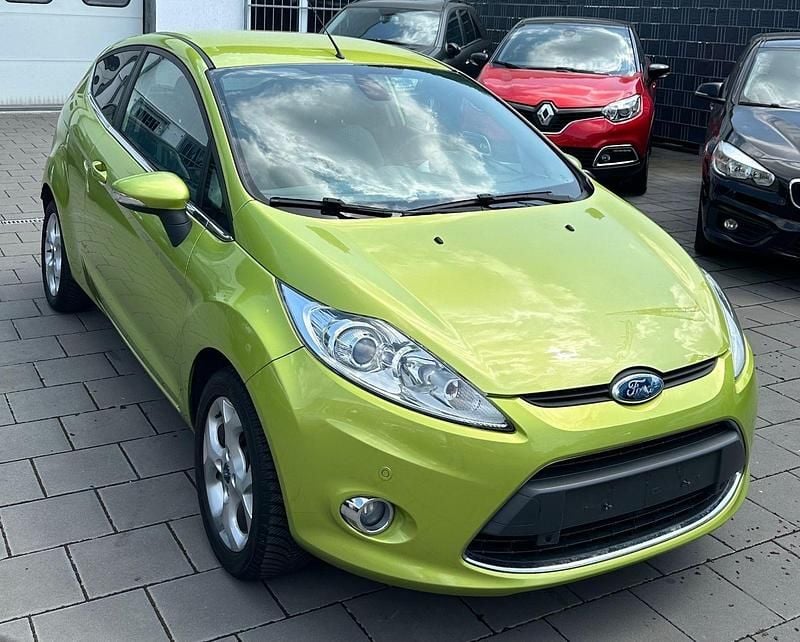 Grün Gebraucht 2010 Ford Fiesta Titanium Kleinwagen | 4.500 € (Fairer Preis) - Bild 1/4
