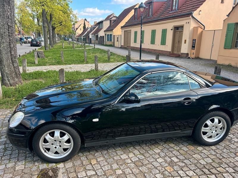 Second-hand Mercedes SLK200 136 CP (100 kW) 1997 Negru Cabrio