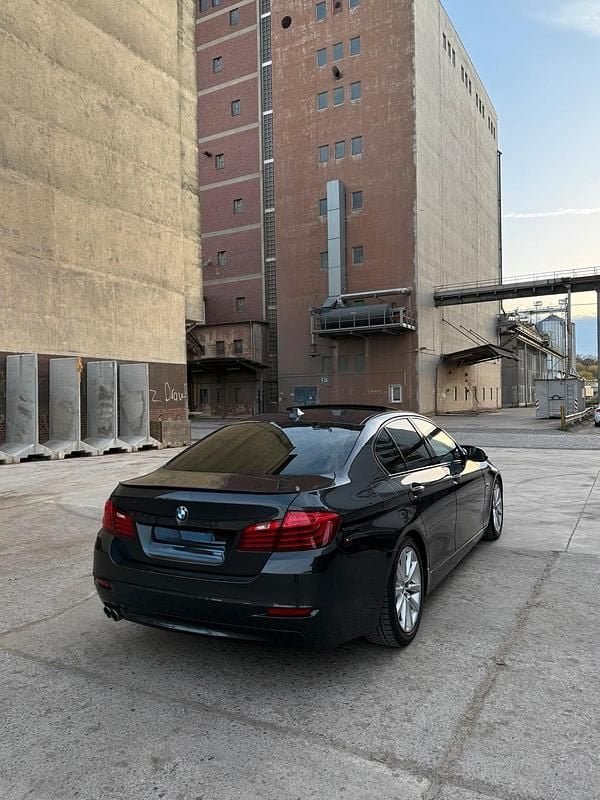 Gebraucht BMW 530 258 PS (189 kW) 2014 Grau Limousine