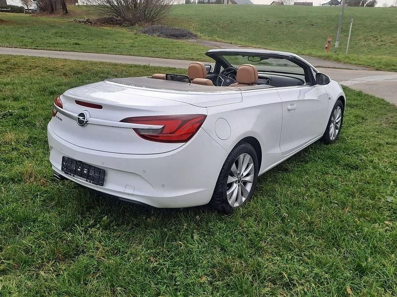 Gebraucht Opel Cascada Innovation 120 PS (88 kW) 2015 Weiß Cabrio