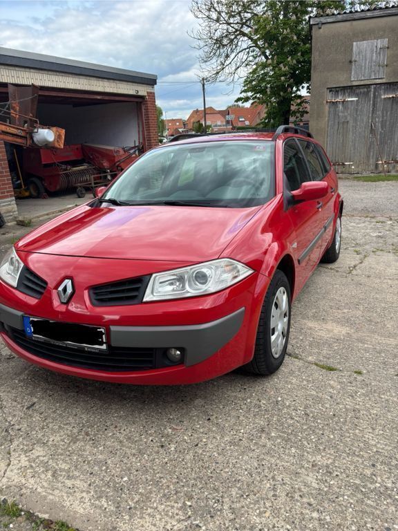 Rot Gebraucht 2008 Renault Mégane III Limousine | 1.150 € (Superpreis) - Bild 1/4
