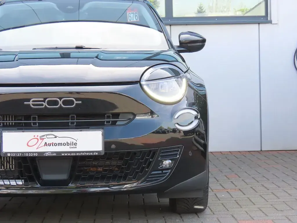 Gebraucht Fiat 600 101 PS (74 kW) 2024 Schwarz SUV