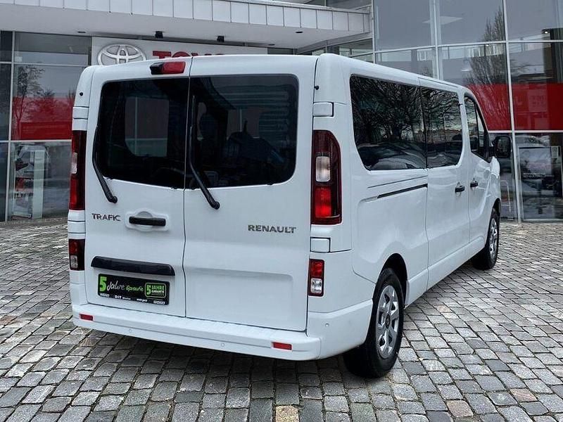 Neu Renault Trafic Life 150 PS (110 kW) 2025 Gletscherweiss Van / Kleinbus