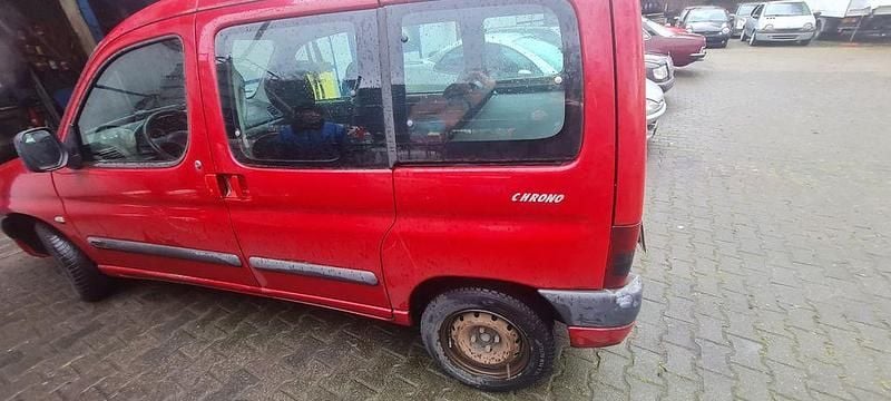 Gebraucht Citroën Berlingo 109 PS (80 kW) 2001 Rot Van / Kleinbus