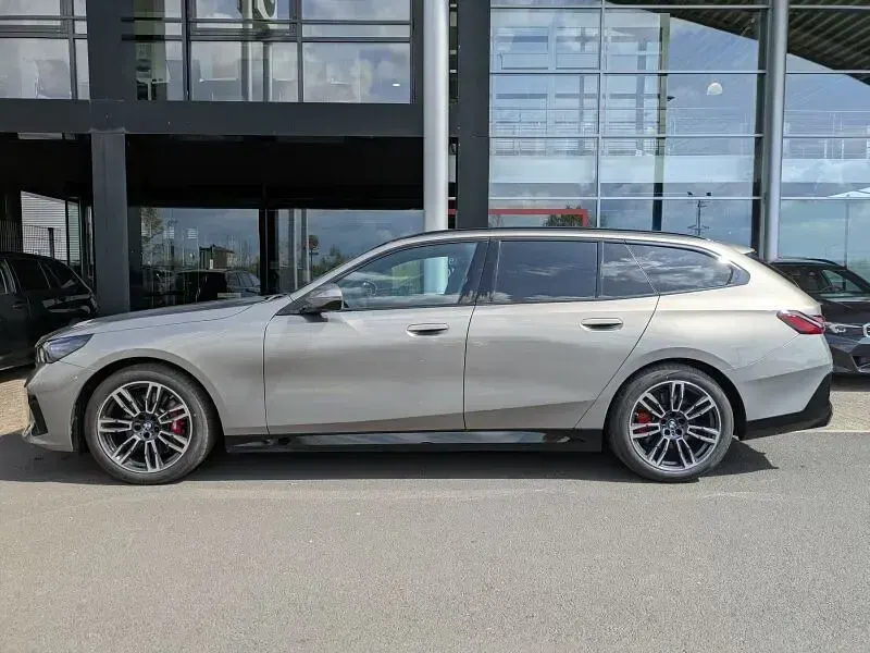 Gebraucht BMW 520 M Sport 197 PS (144 kW) 2025 Grau Limousine